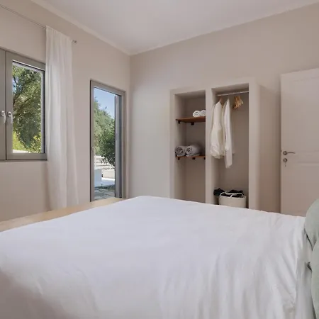 בית נופש Opstante Corfu בניטסס